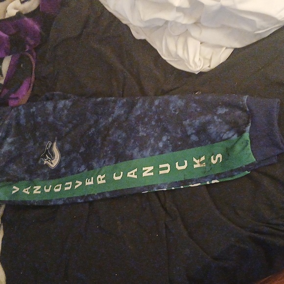 Vancouver Canucks tie dye joggers brand NHL SIZE L COLORS GREEN AND BLUE TIE DYE - Picture 8 of 12